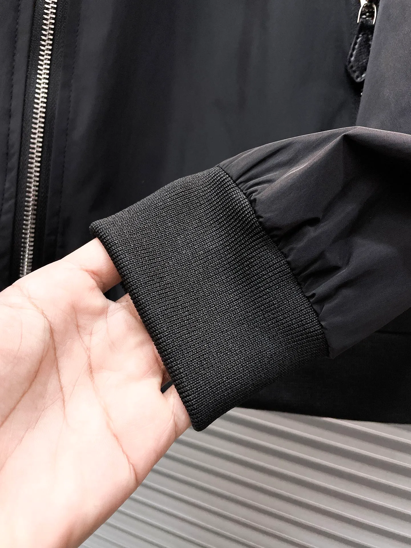 Baibaoli 2026 spring New Arrival jacket, new show product‼ The product is in perfect condition. It is comfortable and warm to wear on both sides. It has all three labels and the color is full and attractive. The design is very outstanding and can easily enhance the fashion sense. The workmanship is extremely sophisticated and rigorous, and the wiring is neat and meticulous! A masterpiece from a famous designer! The upper body does not look bloated and is super handsome! In Stock Sizes：M～XXXL